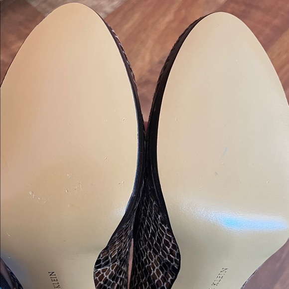 Like new Anne Klein Brown Snake Pattern Heels - Picture 11 of 16